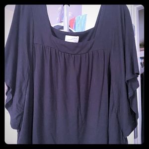 Black short sleeve shirt
